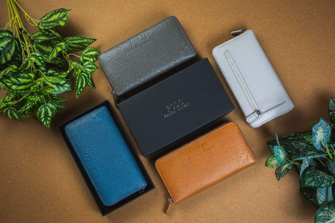 Women’s Leather Zip Wallet