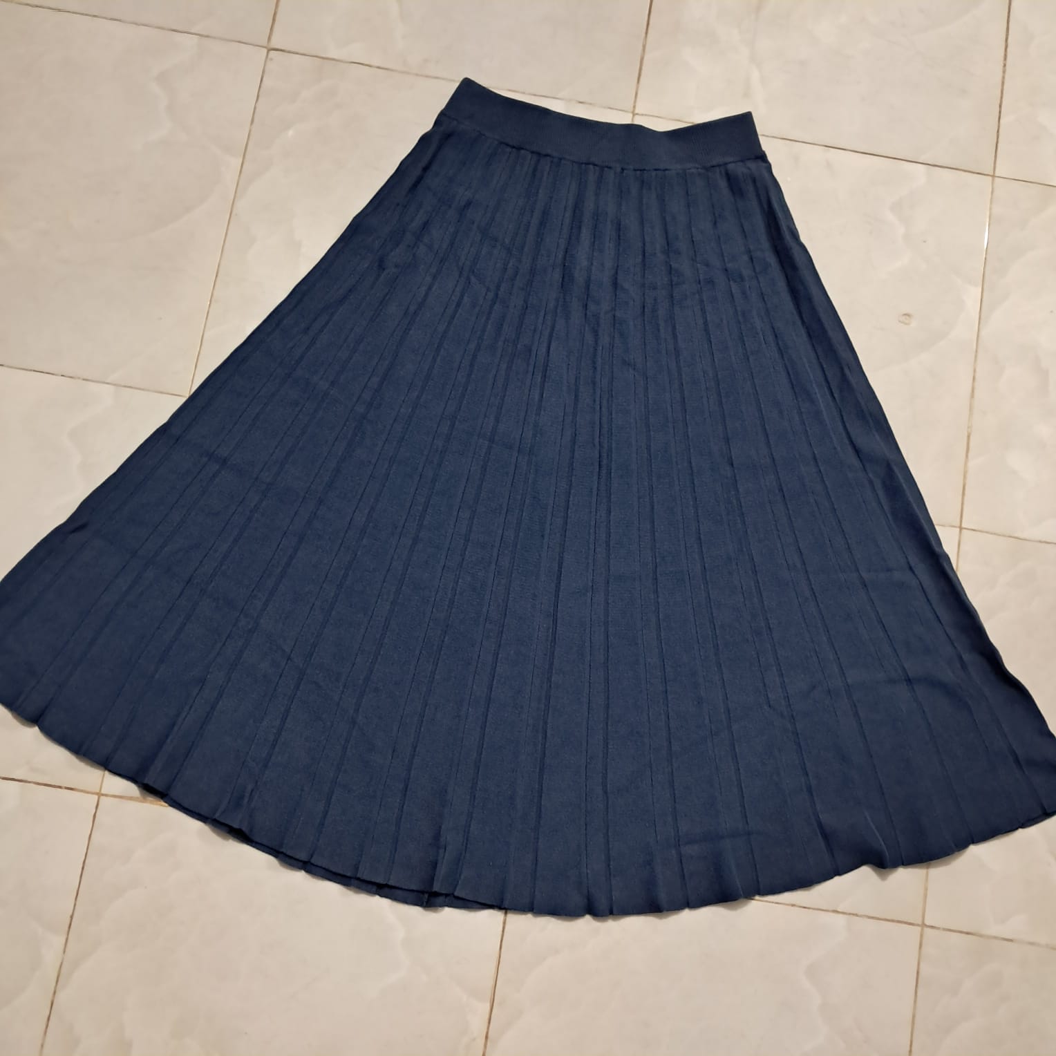 Women's Pleated Knitted Midi Skirt